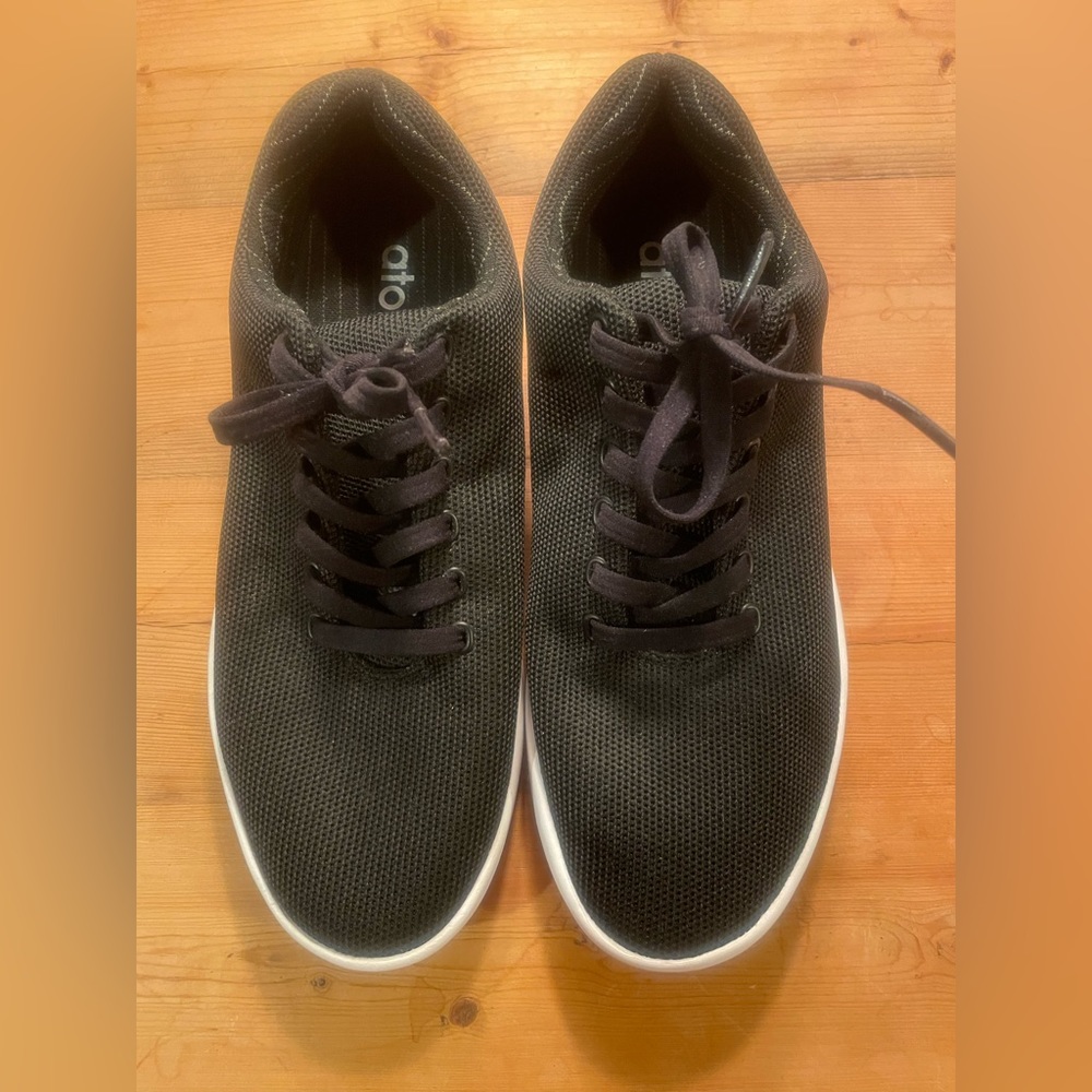 Atoms Model 000 Sneakers Shoes Black Men’s Size 8.5 Women’s Size 10.